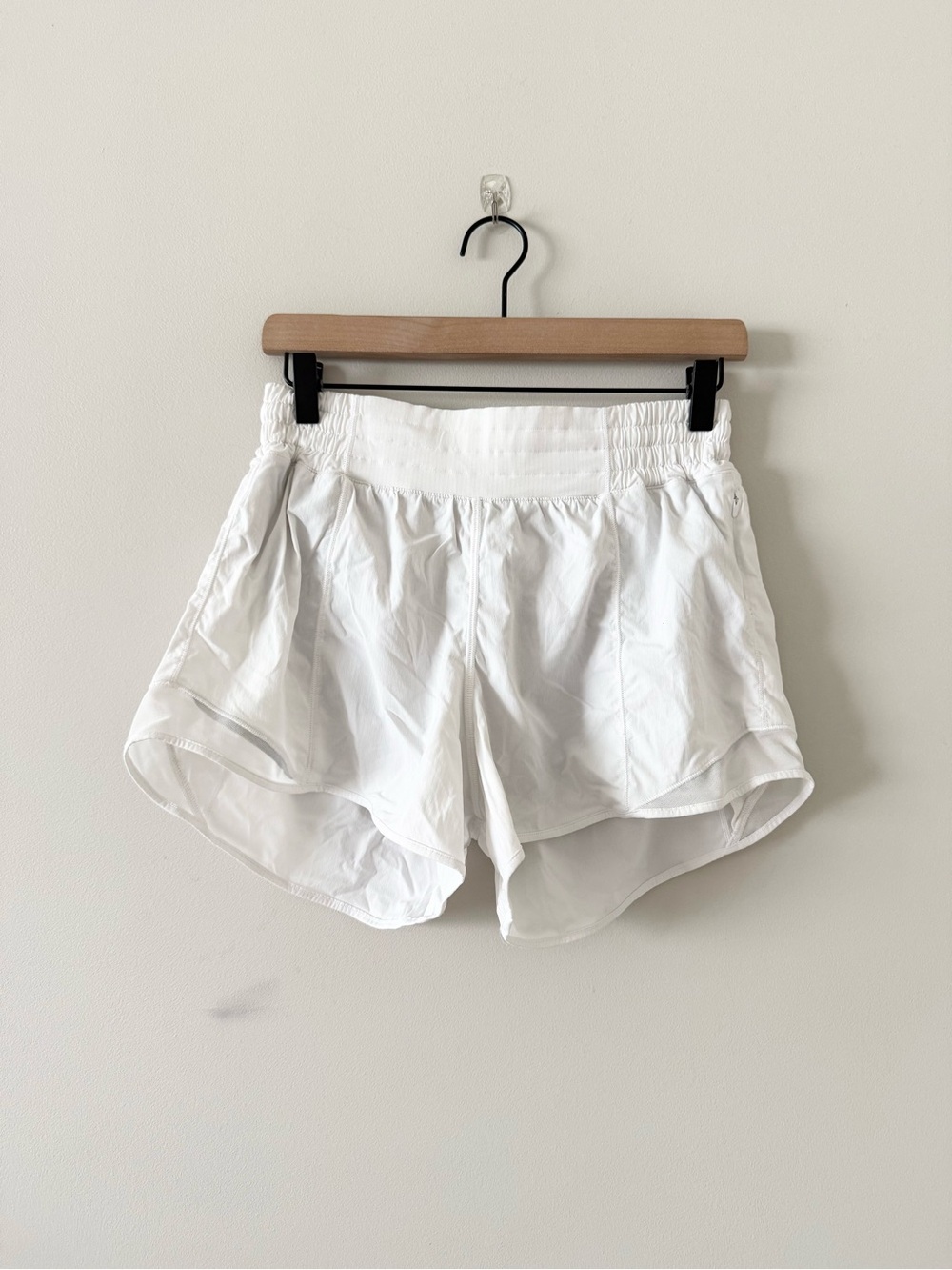 Lululemon Hotty Hot Lined Athletic Shorts in White Size 8
